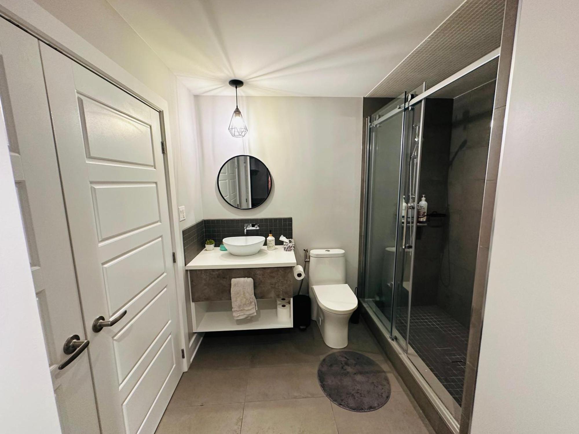Urban Retreat - 2 Bedroom, 3 Beds, 6 Guests, Free Parking Longueuil Exterior foto